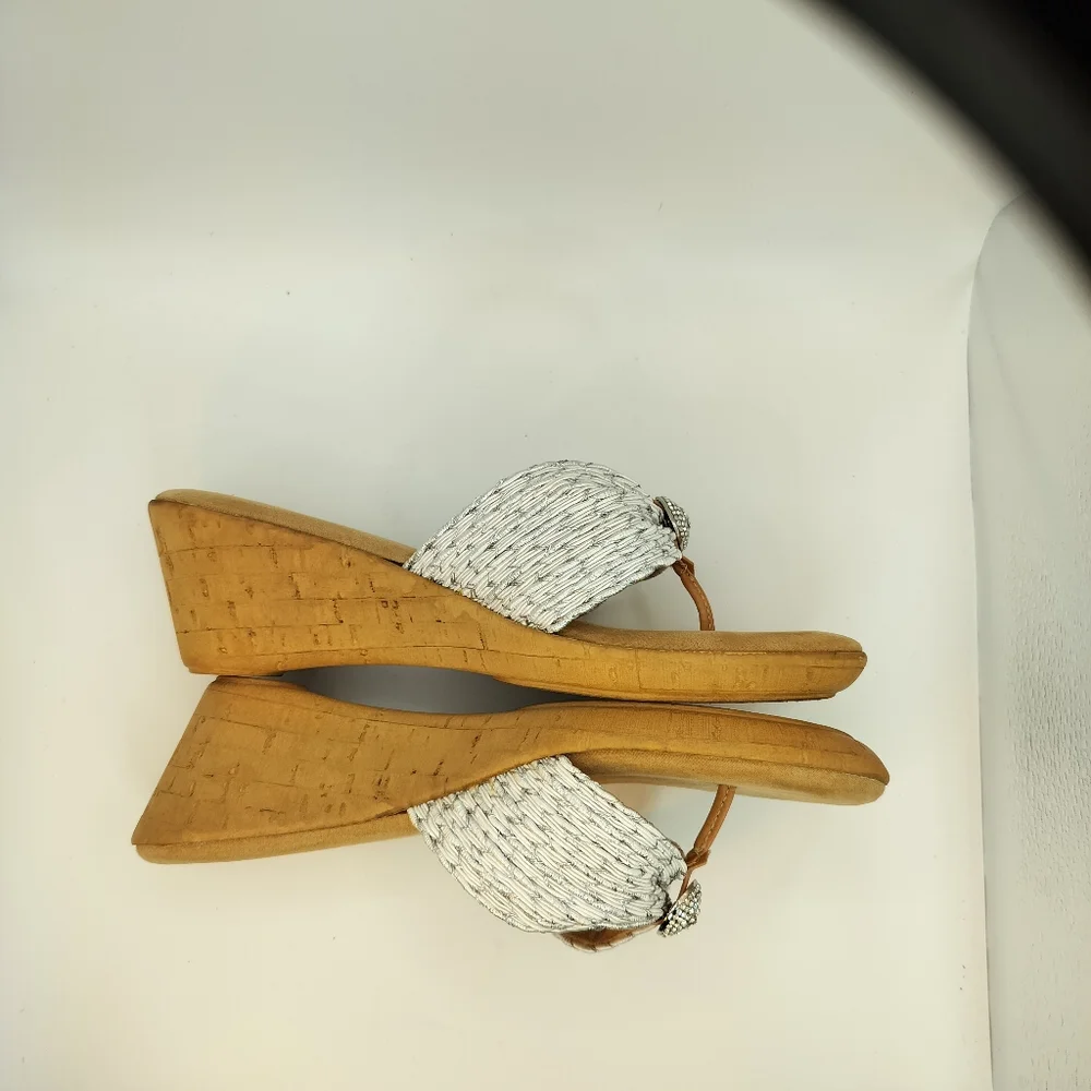 Italian Shoemakers Silver Thong‎ Wedges Womens Size 8.5 Bedazzled Cushion Sole